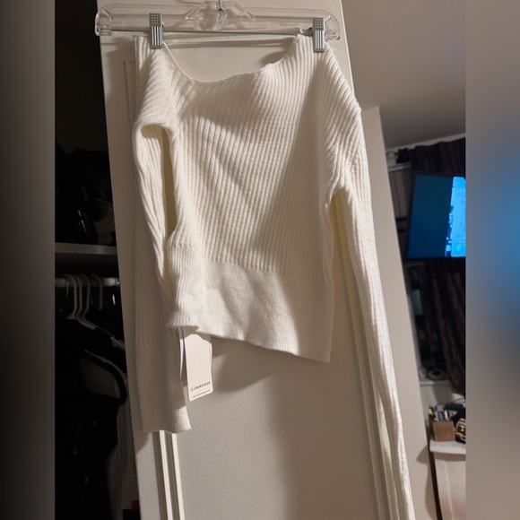 Elegant White Off-Shoulder Sweater, Size: XS, NWT - Picture 2 of 2